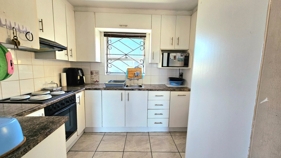 2 Bedroom Property for Sale in Strandfontein Village Western Cape